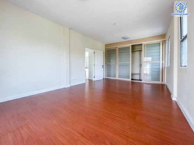 *****บ้านเดี่ยวมือสองย่านนนทบุรี แบรนด์ LH ม.ชลลดา บางใหญ่-เซ็นทรัลเวสต์เกต หลังมุม เนื้อที่ 59.4 ตร.ว. ฟังก์ชัน 3 ห้องนอน 2 ห้องน้ำ จอดรถได้ 2 ที่จอดรถ พร้อม Facilities ครบครัน บนทำเลเดินทางสะดวก เชื่อมต่อถ.กาญจนาภิเษก ใกล้รถไฟฟ้าสายสีม่วง "สถานีคลองบางไผ่"